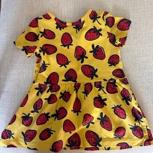 Hanna Andersson Dress - yellow strawberries 75cm